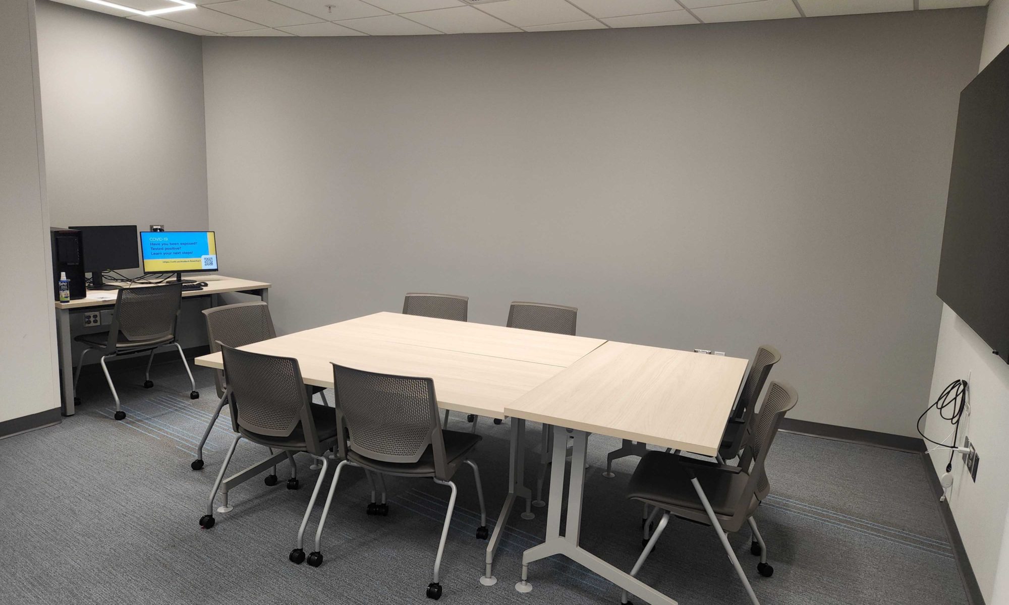 Conference room with Desk, chairs and computer