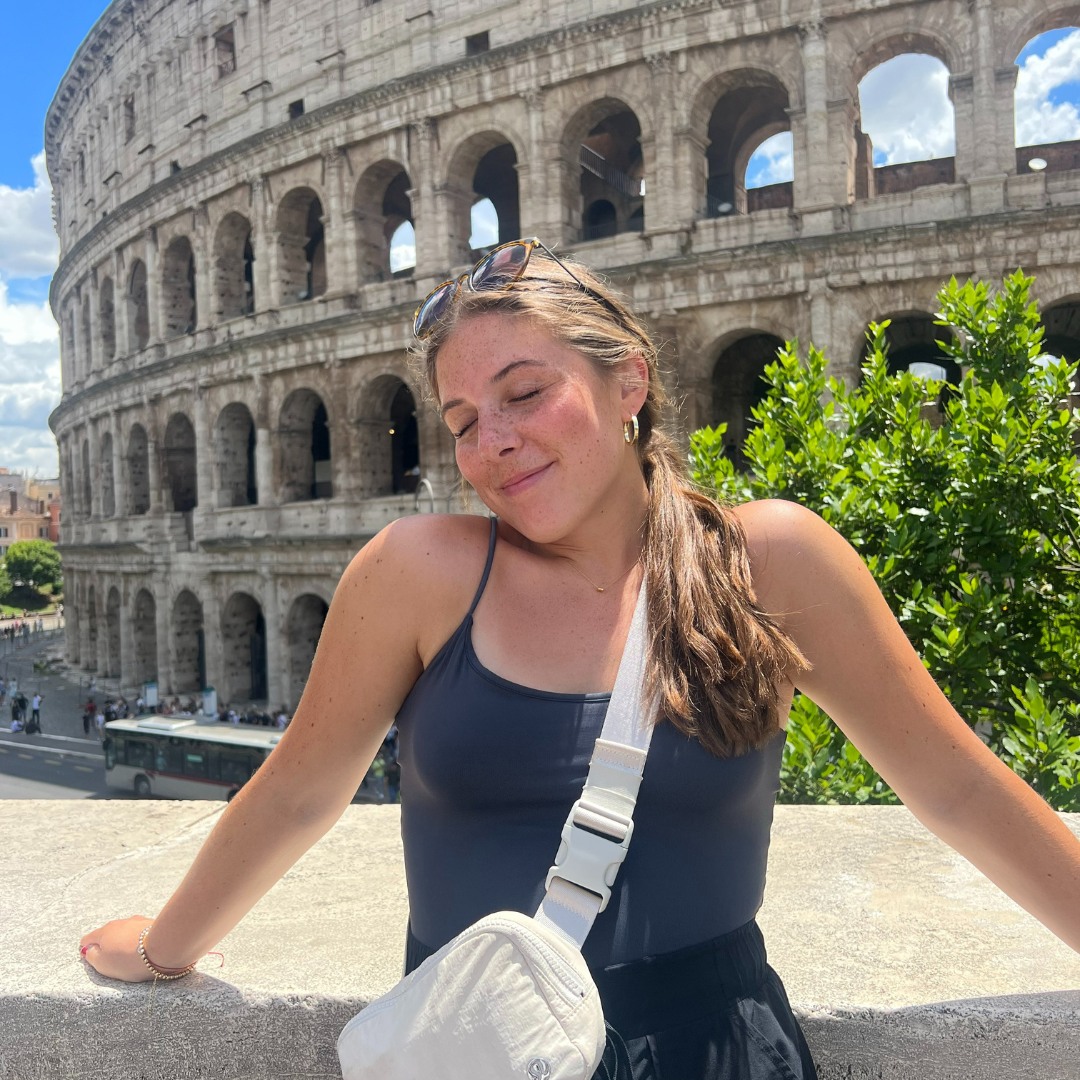 Liv with colosseum in background