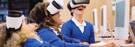 children trying virtual reality.